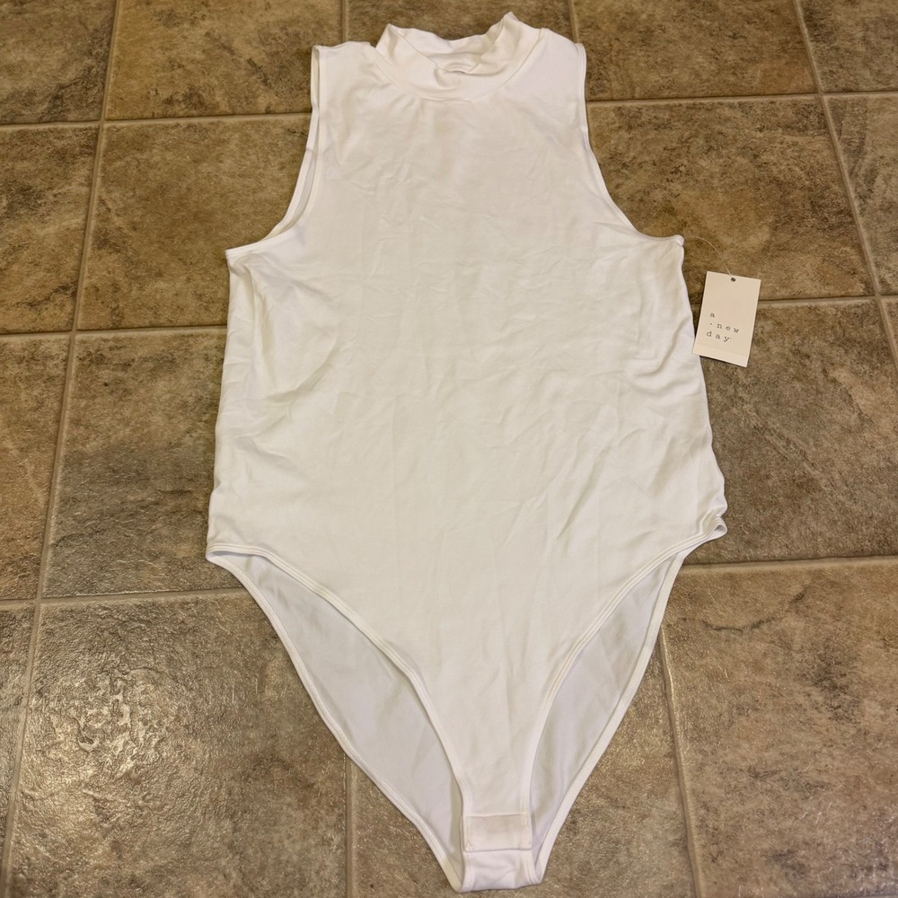 A New Day Womens‎ Mock Neck Sleeveless Bodysuit White Large NWT F00302494-03/24